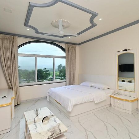 Hotel Vedika Garden à Lonavala Extérieur photo
